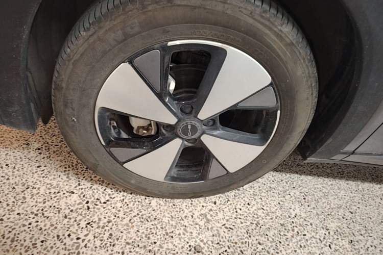 Used BYD Dolphin 2023 420 km Fashion Edition Left Front Wheel Hub