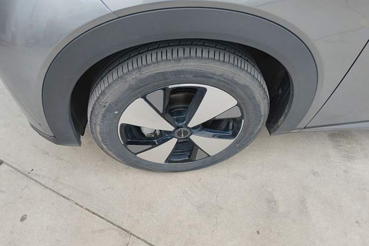 Used BYD Dolphin 2023 420 km Fashion Edition Left Front Wheel Hub
