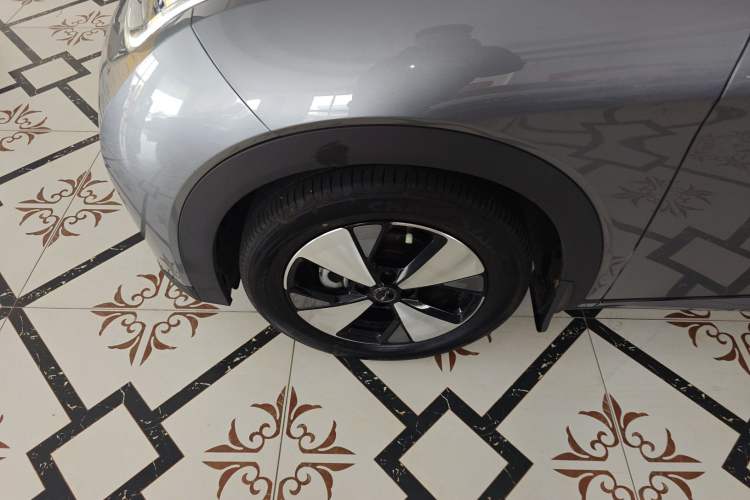 Used BYD Dolphin 2023 420 km Fashion Edition Left Front Wheel Hub