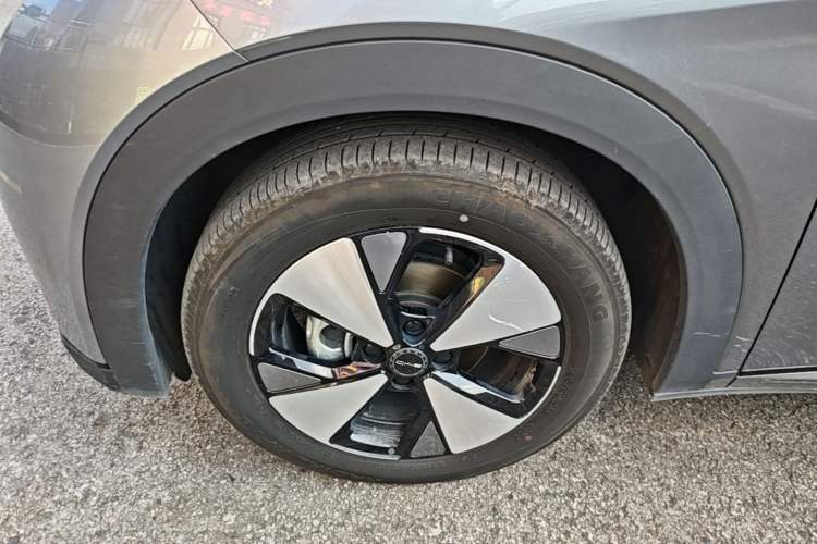 Used BYD Dolphin 2023 420 km Fashion Edition Left Front Wheel Hub