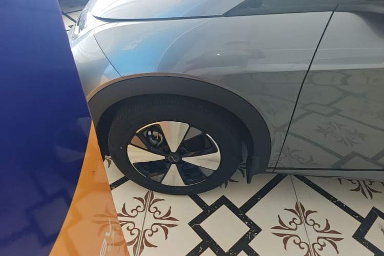 Used BYD Dolphin 2023 420 km Fashion Edition Left Front Wheel Hub
