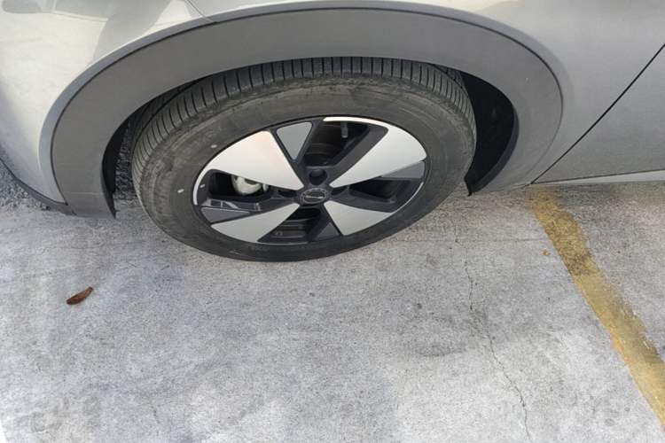 Used BYD Dolphin 2023 420 km Fashion Edition Left Front Wheel Hub