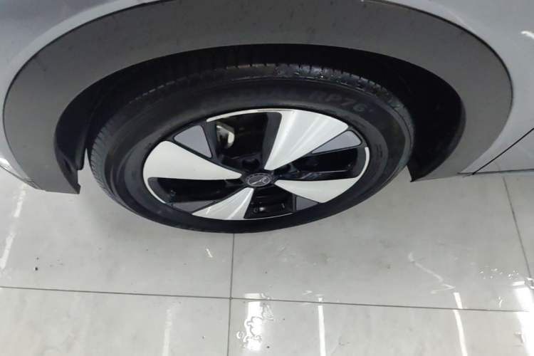Used BYD Dolphin 2023 420 km Fashion Edition Left Front Wheel Hub