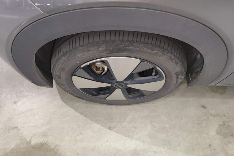 Used BYD Dolphin 2023 420 km Fashion Edition Left Front Wheel Hub