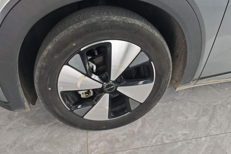 Used BYD Dolphin 2023 420 km Fashion Edition Left Front Wheel Hub