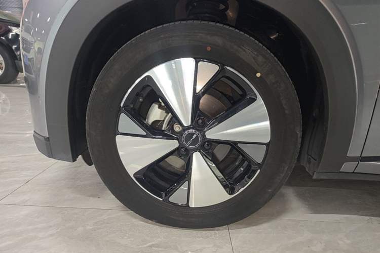 Used BYD Dolphin 2023 420 km Fashion Edition Left Front Wheel Hub