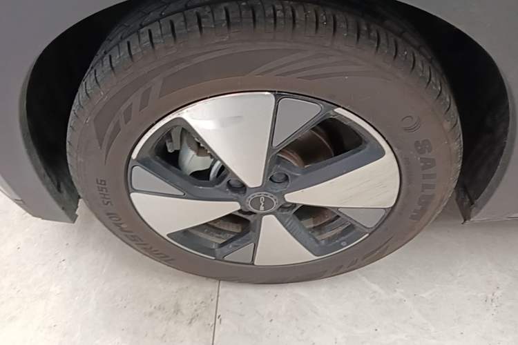 Used BYD Dolphin 2023 420 km Fashion Edition Left Front Wheel Hub