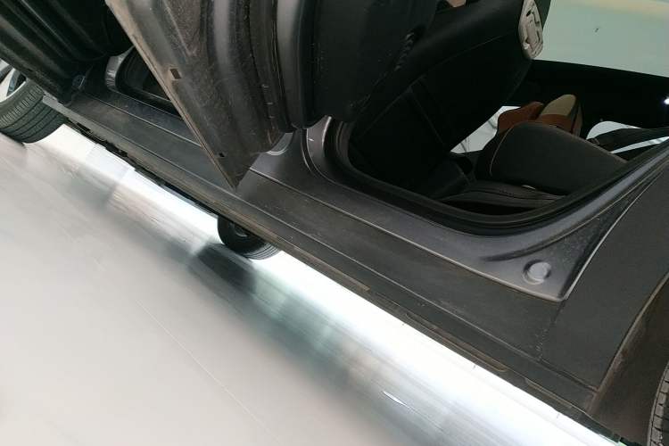 Used BYD Dolphin 2023 420 km Fashion Edition Left Side Sill
