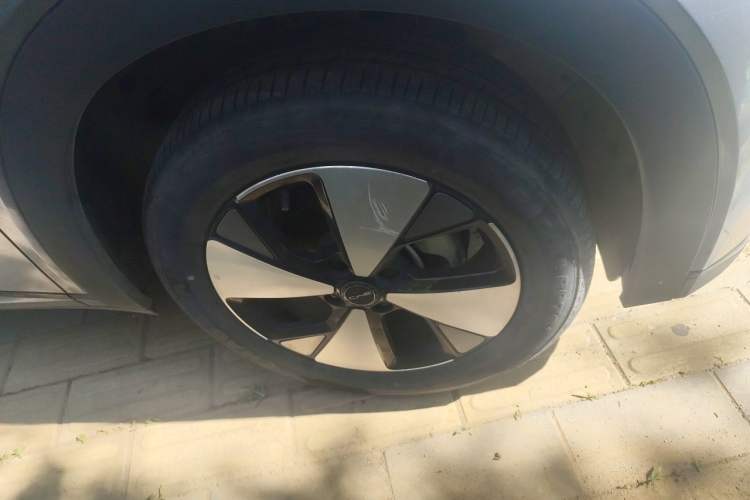 Used BYD Dolphin 2023 420 km Fashion Edition Right Front Wheel Hub