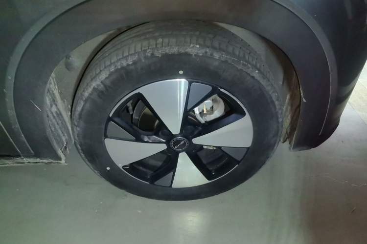 Used BYD Dolphin 2023 420 km Free Version Right Front Wheel Hub