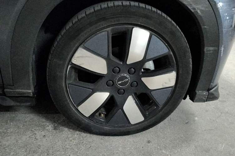 Used BYD Dolphin 2023 401km Knight Edition Right Front Wheel Hub
