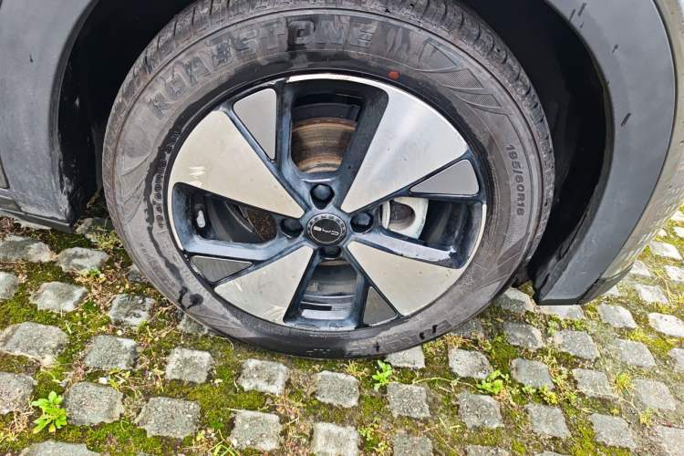 Used BYD Dolphin 2023 420 km Fashion Edition Right Front Wheel Hub