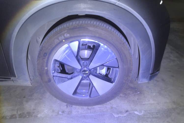 Used BYD Dolphin 2023 420 km Fashion Edition Right Front Wheel Hub