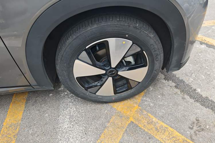 Used BYD Dolphin 2023 420 km Fashion Edition Right Front Wheel Hub