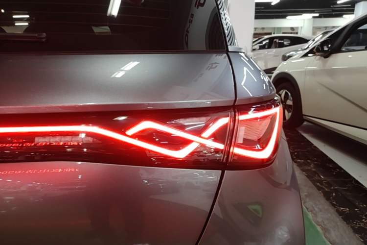 Used BYD Dolphin 2023 420 km Fashion Edition Right Rear Taillight