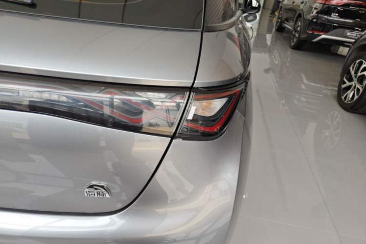 Used BYD Dolphin 2023 420 km Fashion Edition Right Rear Taillight