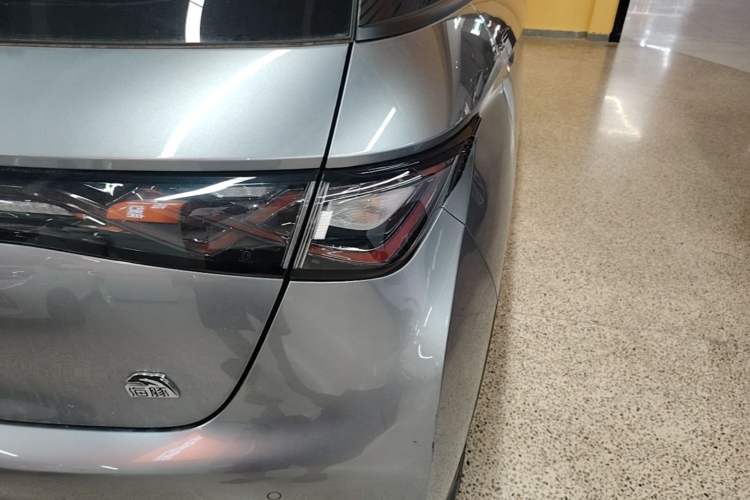 Used BYD Dolphin 2023 420 km Fashion Edition Right Rear Taillight