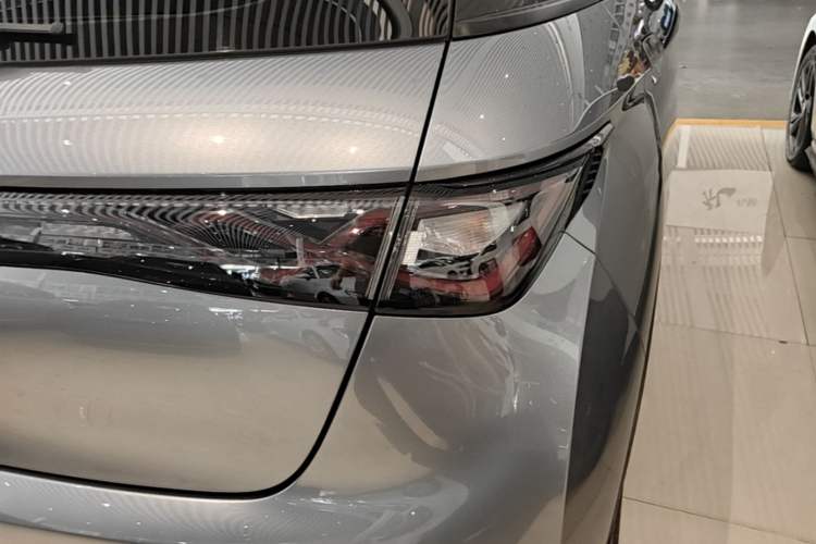 Used BYD Dolphin 2023 420 km Fashion Edition Right Rear Taillight