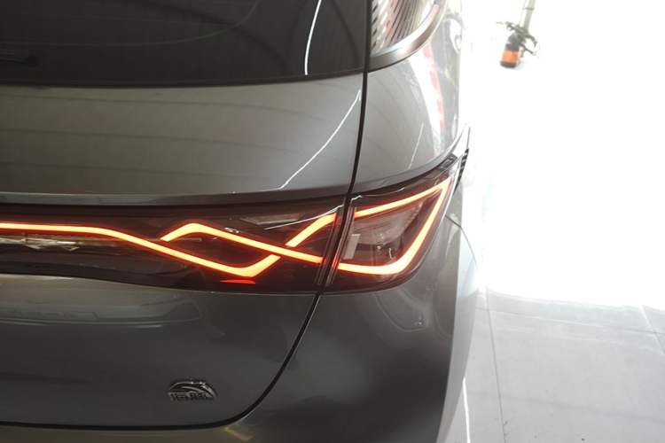 Used BYD Dolphin 2023 420 km Fashion Edition Right Rear Taillight