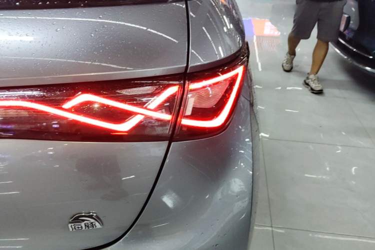 Used BYD Dolphin 2023 420 km Fashion Edition Right Rear Taillight