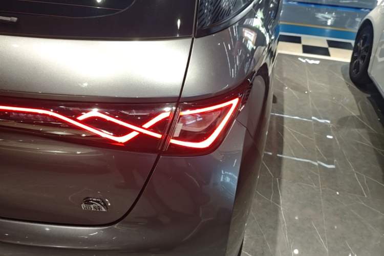Used BYD Dolphin 2023 420 km Fashion Edition Right Rear Taillight