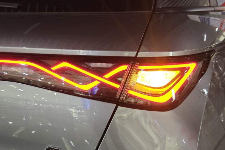 Used BYD Dolphin 2023 420 km Fashion Edition Right Rear Taillight