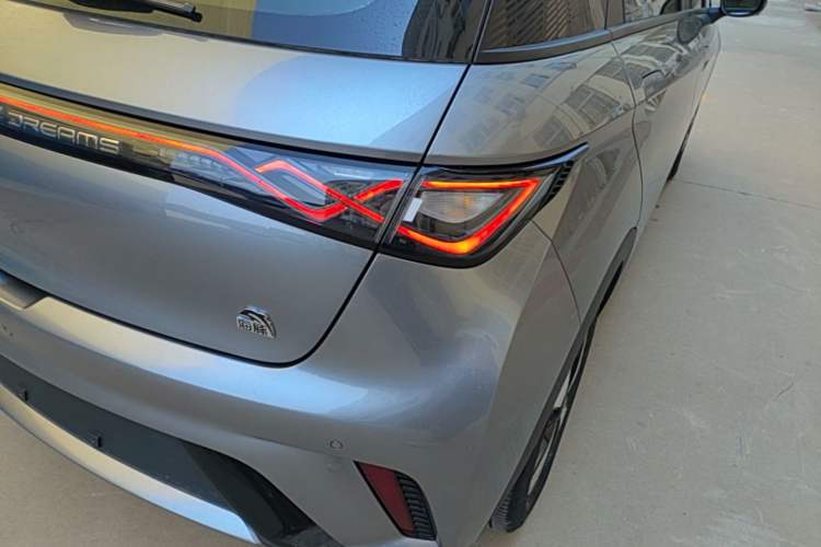 Used BYD Dolphin 2023 420 km Fashion Edition Right Rear Taillight