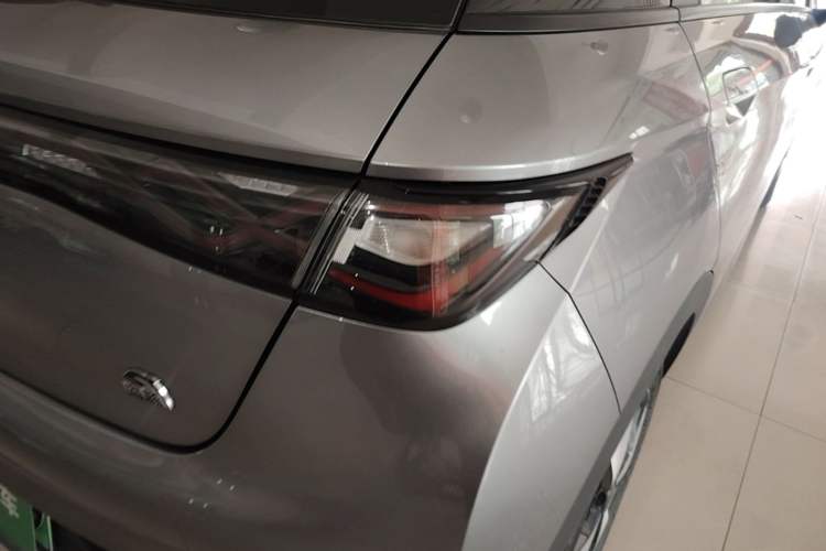 Used BYD Dolphin 2023 420 km Fashion Edition Right Rear Taillight