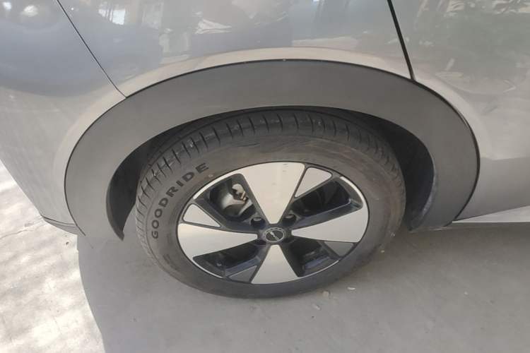 Used BYD Dolphin 2023 420 km Fashion Edition Right Rear Wheel Hub