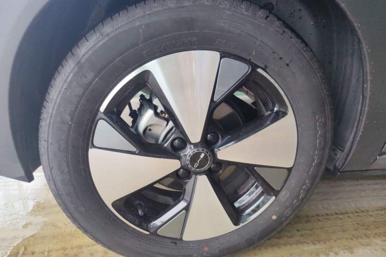 Used BYD Dolphin 2023 420 km Fashion Edition Right Rear Wheel Hub