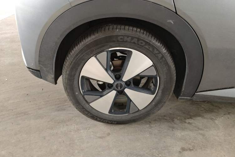 Used BYD Dolphin 2023 420 km Fashion Edition Right Rear Wheel Hub