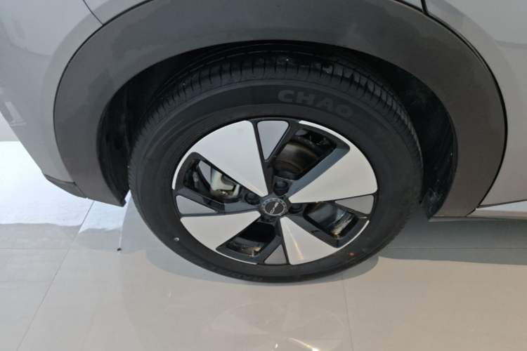 Used BYD Dolphin 2023 420 km Fashion Edition Right Rear Wheel Hub