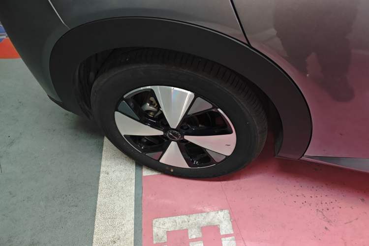 Used BYD Dolphin 2023 420 km Fashion Edition Right Rear Wheel Hub