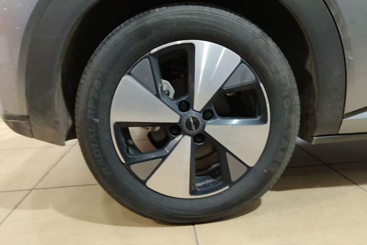 Used BYD Dolphin 2023 420 km Fashion Edition Right Rear Wheel Hub