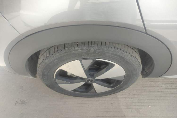 Used BYD Dolphin 2023 420 km Fashion Edition Right Rear Wheel Hub