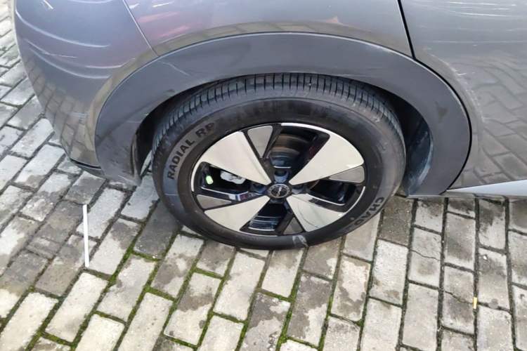 Used BYD Dolphin 2023 420 km Fashion Edition Right Rear Wheel Hub
