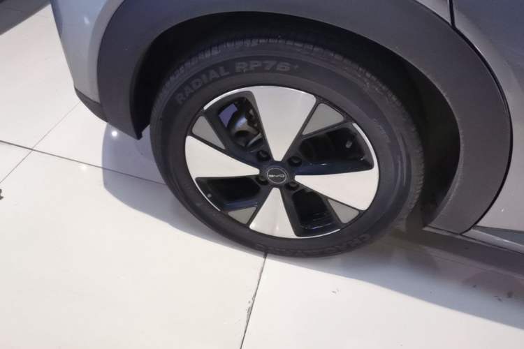 Used BYD Dolphin 2023 420 km Fashion Edition Right Rear Wheel Hub