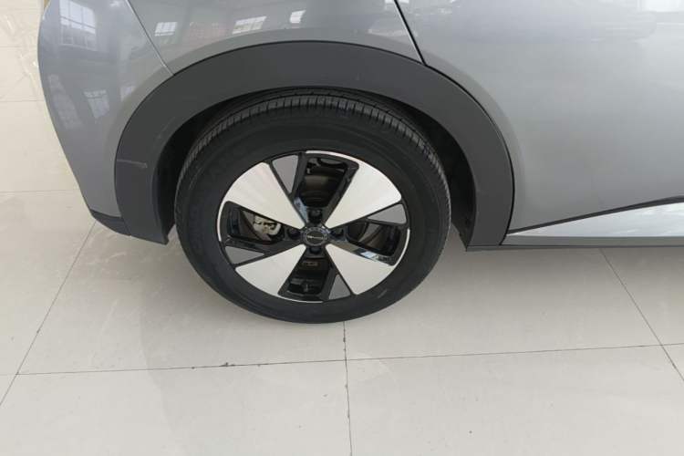 Used BYD Dolphin 2023 420 km Fashion Edition Right Rear Wheel Hub