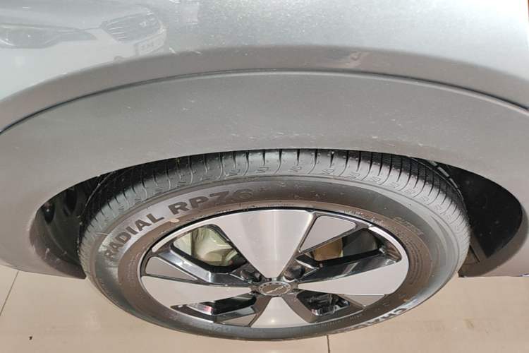 Used BYD Dolphin 2023 420 km Fashion Edition Right Rear Wheel Hub