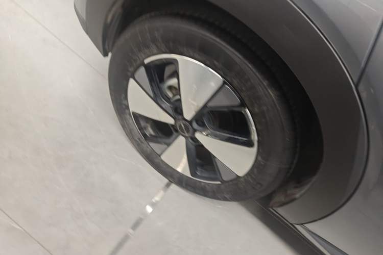 Used BYD Dolphin 2023 420 km Fashion Edition Right Rear Wheel Hub
