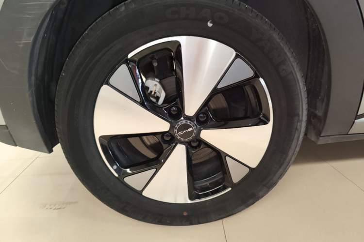 Used BYD Dolphin 2023 420 km Fashion Edition Right Rear Wheel Hub