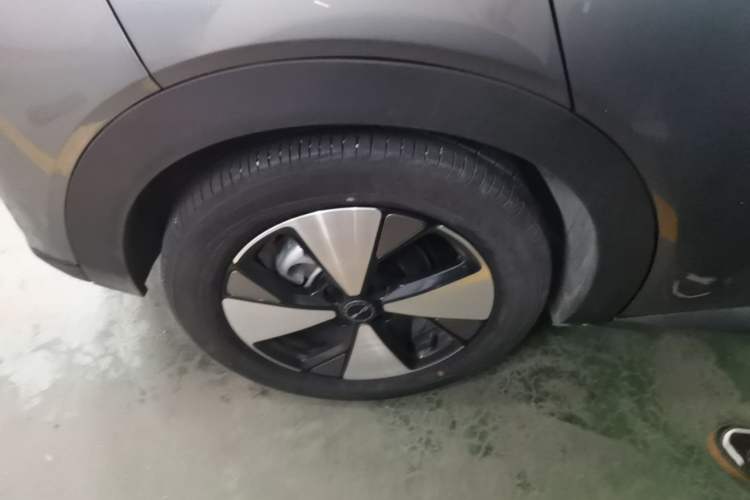 Used BYD Dolphin 2023 420 km Fashion Edition Right Rear Wheel Hub