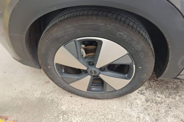 Used BYD Dolphin 2023 420 km Fashion Edition Right Rear Wheel Hub