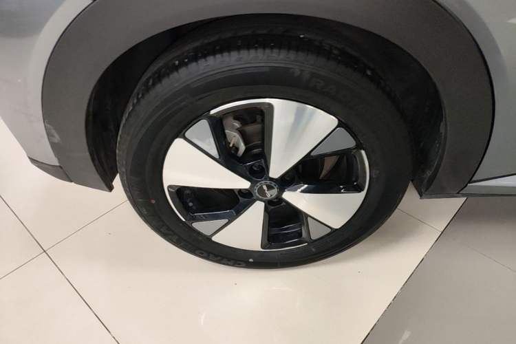 Used BYD Dolphin 2023 420 km Fashion Edition Right Rear Wheel Hub