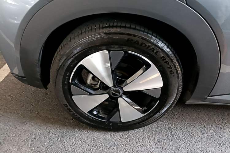 Used BYD Dolphin 2023 420 km Fashion Edition Right Rear Wheel Hub