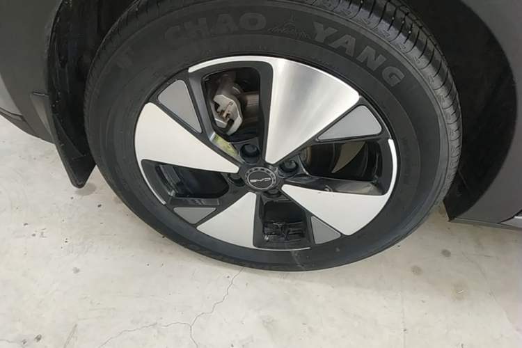 Used BYD Dolphin 2023 420 km Fashion Edition Right Rear Wheel Hub