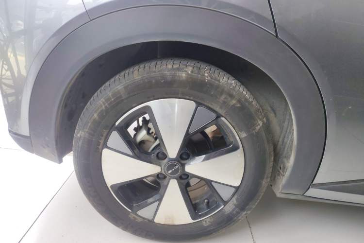 Used BYD Dolphin 2023 420 km Fashion Edition Right Rear Wheel Hub