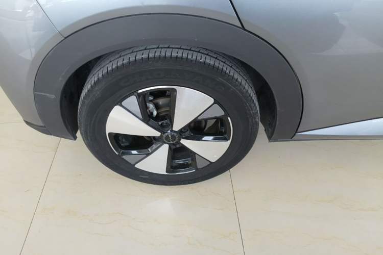 Used BYD Dolphin 2023 420 km Fashion Edition Right Rear Wheel Hub