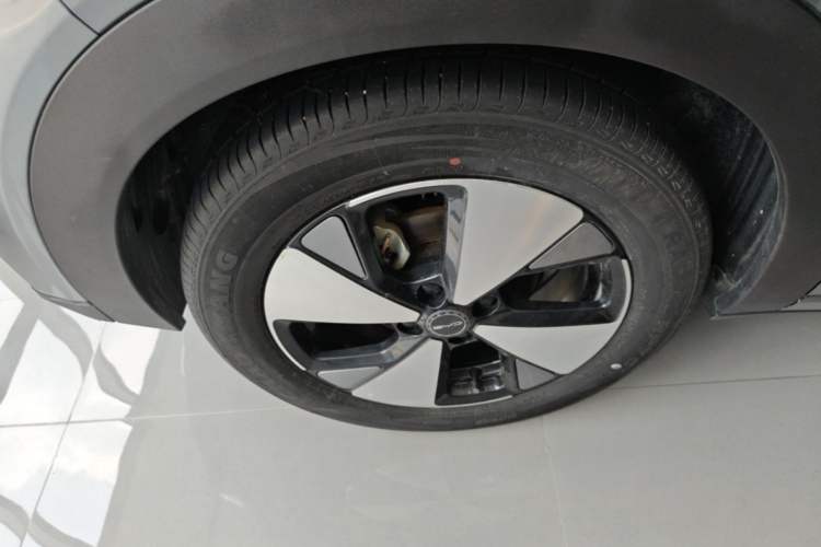 Used BYD Dolphin 2023 420 km Fashion Edition Right Rear Wheel Hub