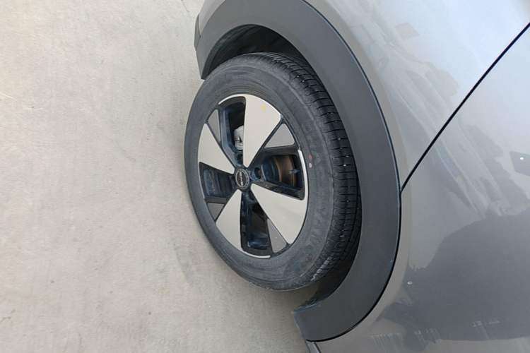 Used BYD Dolphin 2023 420 km Fashion Edition Right Rear Wheel Hub